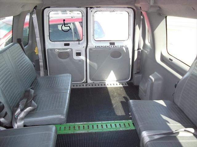Ford Econoline 2000 photo 4