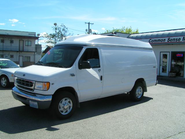 Ford Econoline 2000 photo 5