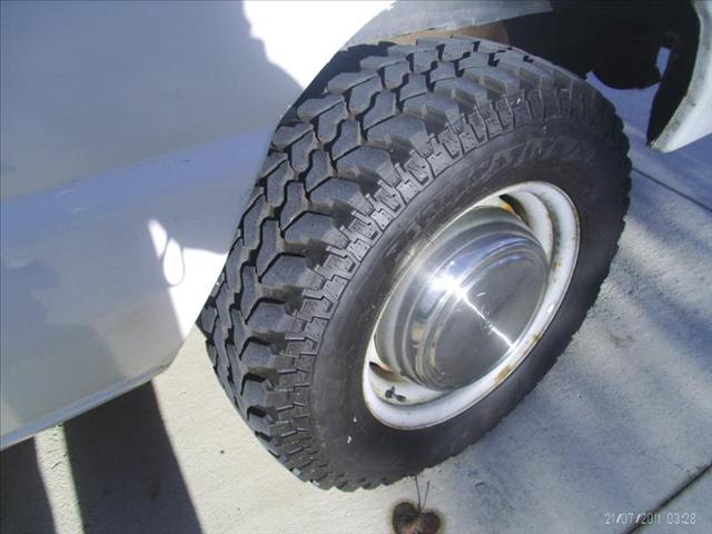 Ford Econoline 2000 photo 1