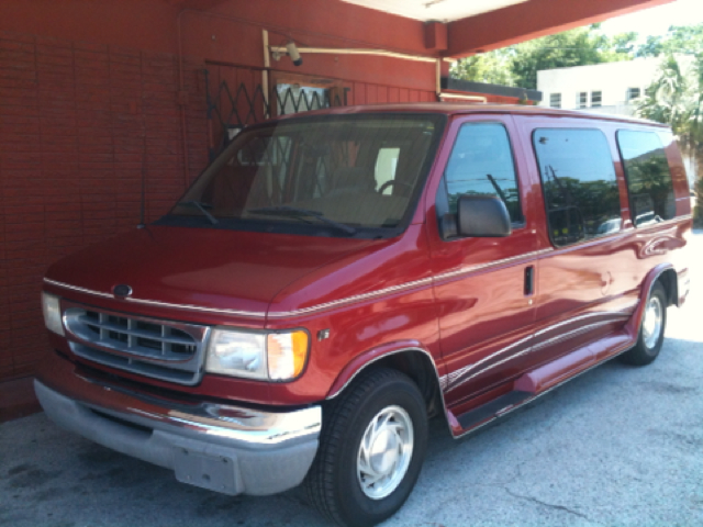 Ford Econoline 2000 photo 3