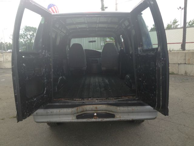 Ford Econoline 2000 photo 1