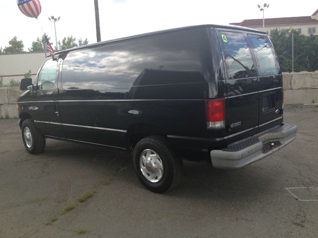 Ford Econoline 2000 photo 2
