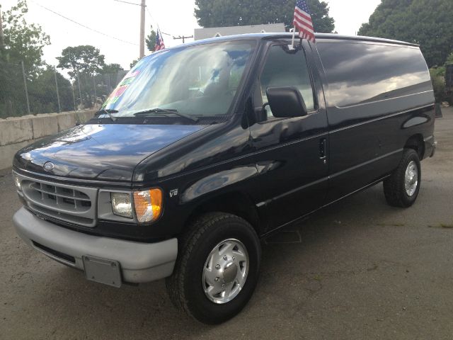 Ford Econoline 2000 photo 3
