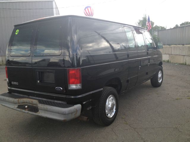 Ford Econoline 2000 photo 4