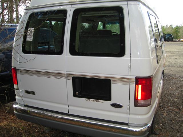 Ford Econoline 2000 photo 2