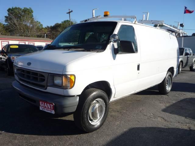 Ford Econoline 2000 photo 2