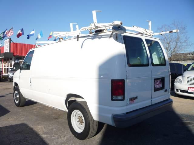 Ford Econoline 2000 photo 3
