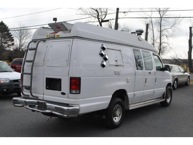Ford Econoline 2000 photo 1