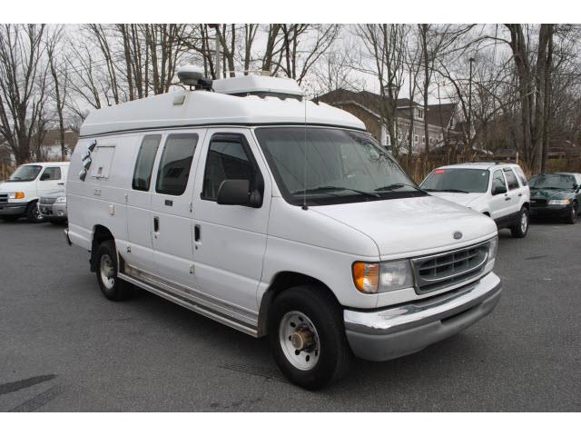 Ford Econoline 2000 photo 3