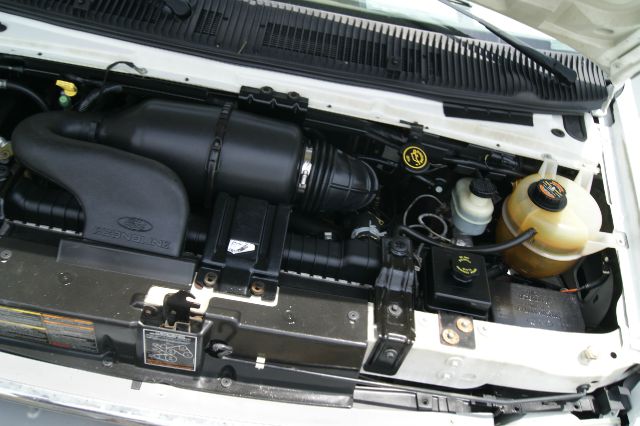 Ford Econoline 2000 photo 3