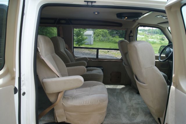 Ford Econoline 2000 photo 5