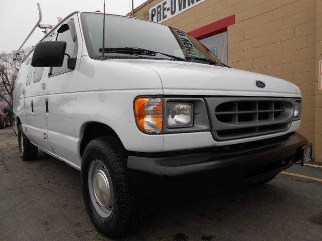 Ford Econoline 2001 photo 1