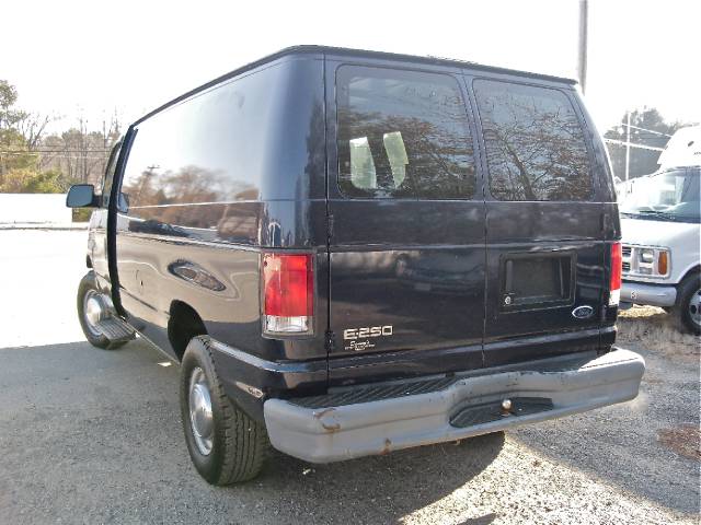 Ford Econoline 2001 photo 1
