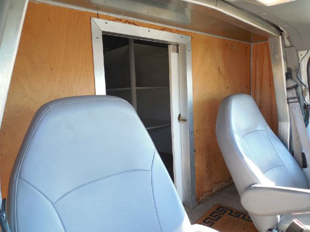 Ford Econoline 2001 photo 2