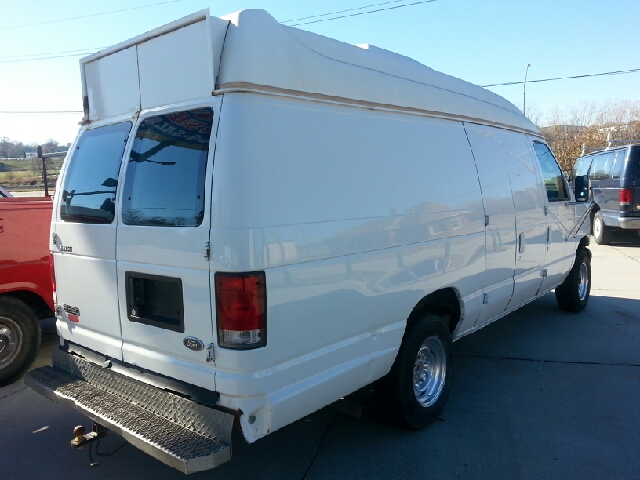 Ford Econoline 2001 photo 1