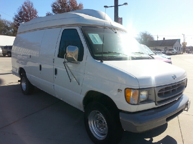 Ford Econoline 2001 photo 2