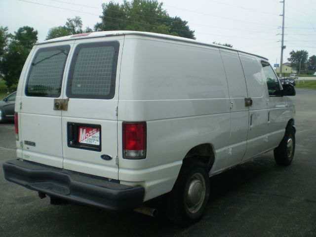 Ford Econoline 2001 photo 2