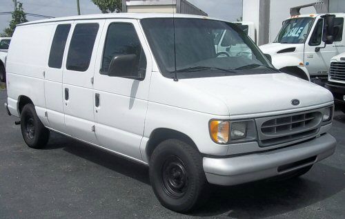 Ford Econoline 2001 photo 2