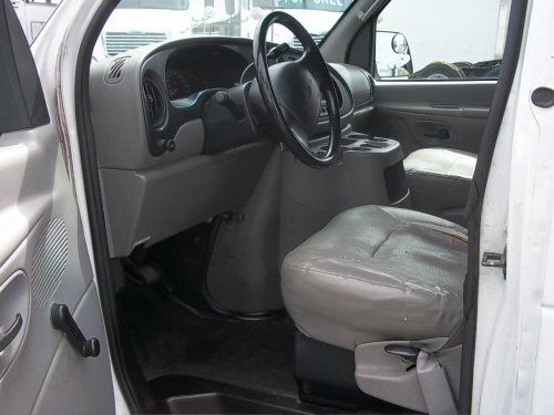 Ford Econoline 2001 photo 4