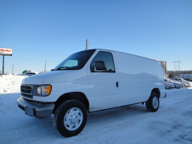 Ford Econoline 2001 photo 1