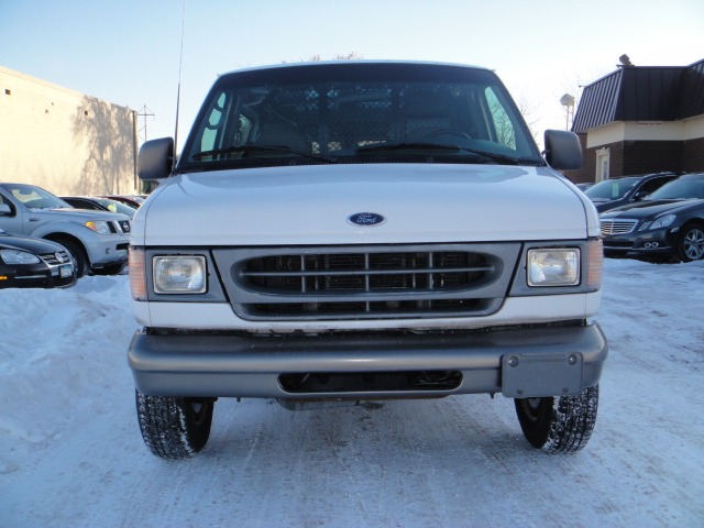 Ford Econoline 2001 photo 2