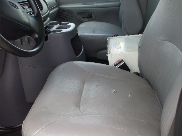 Ford Econoline 2001 photo 2