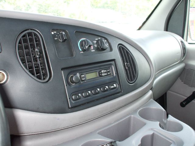 Ford Econoline 2001 photo 3