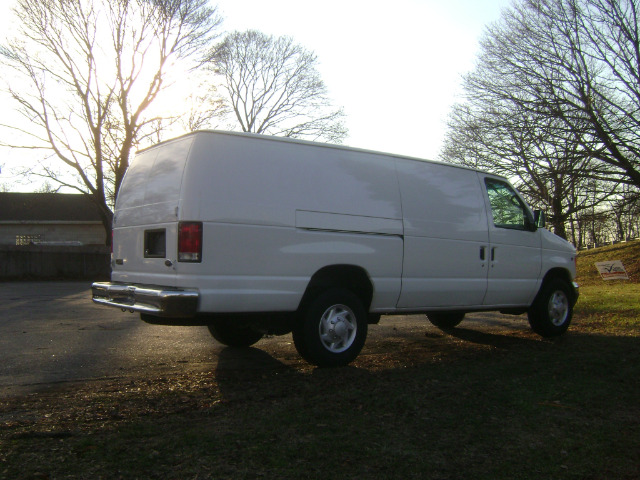 Ford Econoline 2001 photo 1