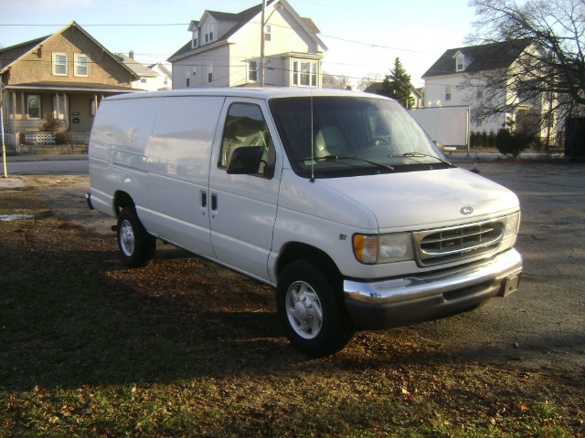 Ford Econoline 2001 photo 2