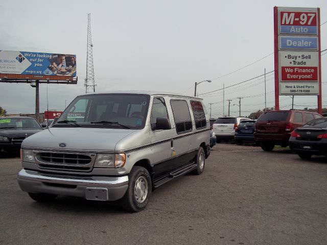 Ford Econoline 2001 photo 4
