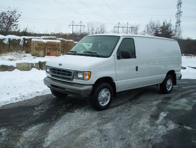 Ford Econoline 2001 photo 1