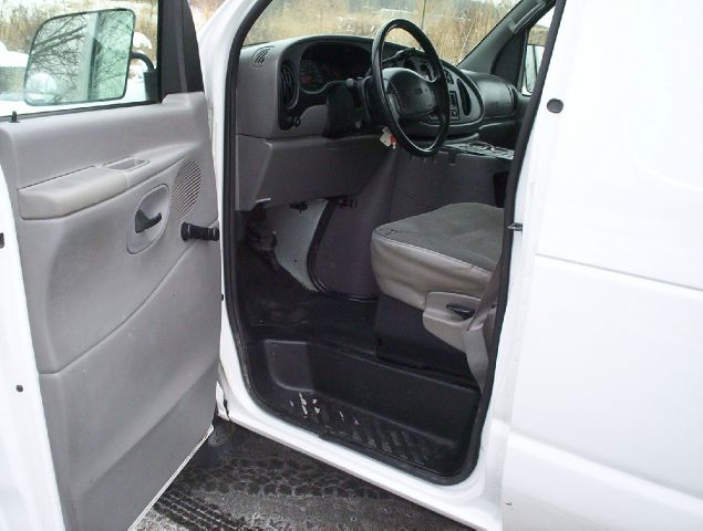 Ford Econoline 2001 photo 2