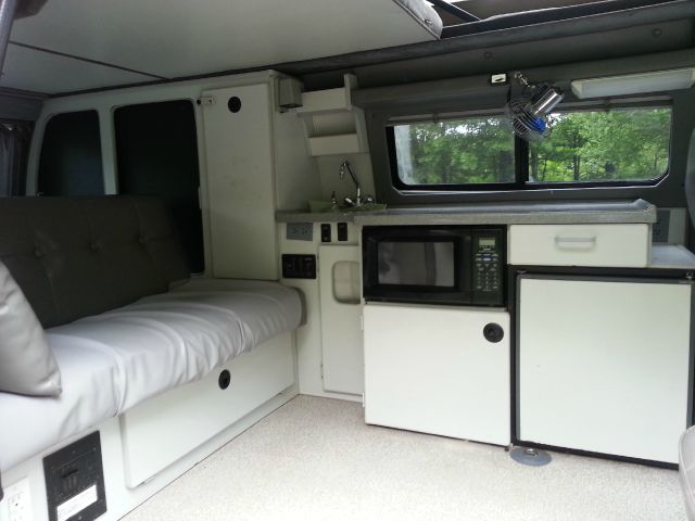 Ford Econoline 2001 photo 1