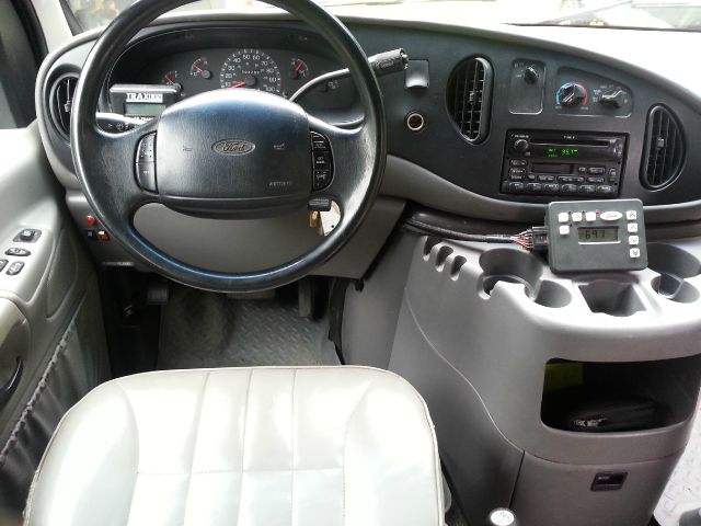 Ford Econoline 2001 photo 4