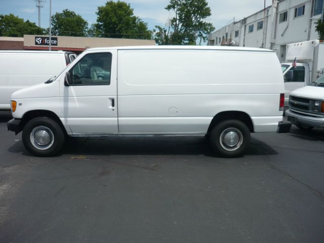 Ford Econoline 2002 photo 3