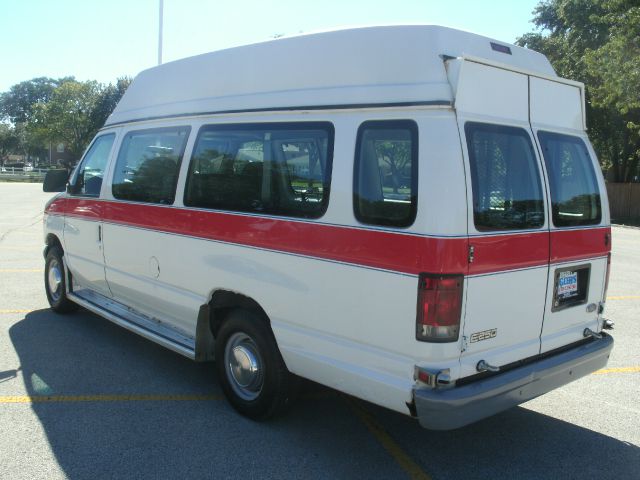 Ford Econoline 2002 photo 1