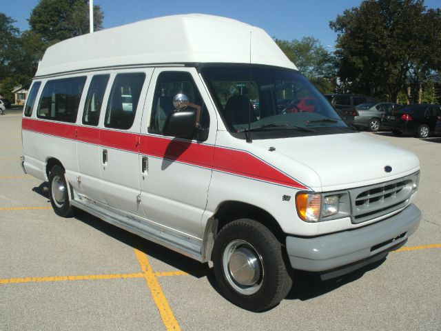 Ford Econoline 2002 photo 2