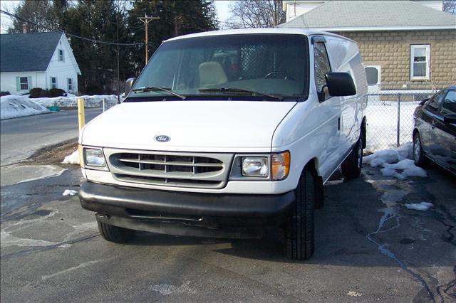 Ford Econoline 2002 photo 2