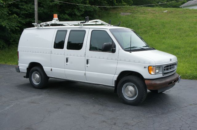 Ford Econoline 2002 photo 1
