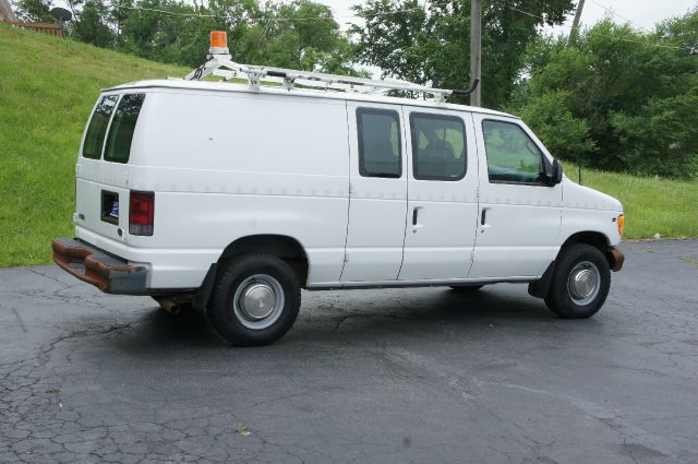 Ford Econoline 2002 photo 3