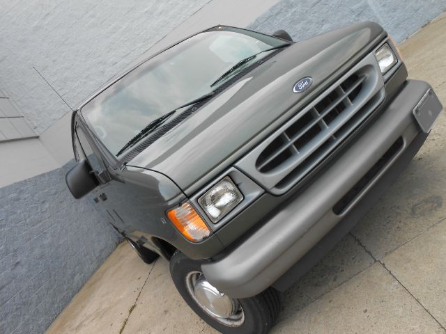 Ford Econoline 2002 photo 8