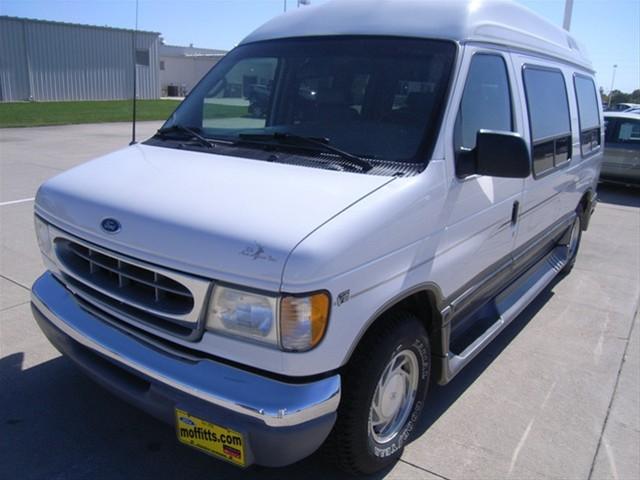 Ford Econoline 2002 photo 1
