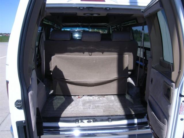 Ford Econoline 2002 photo 3