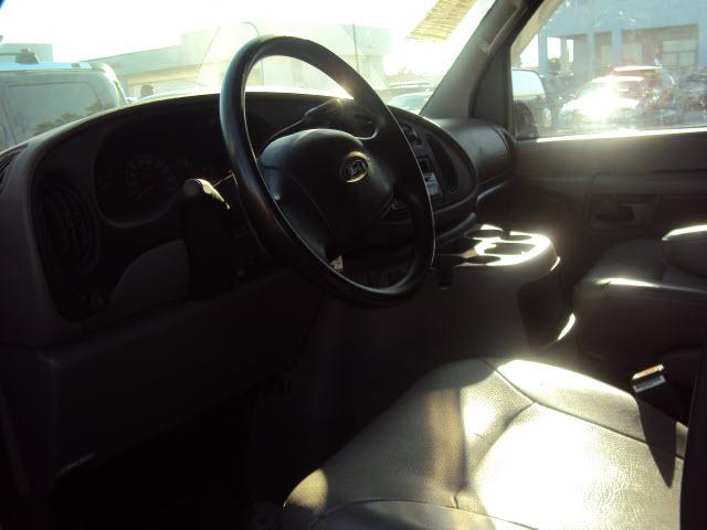 Ford Econoline 2002 photo 3