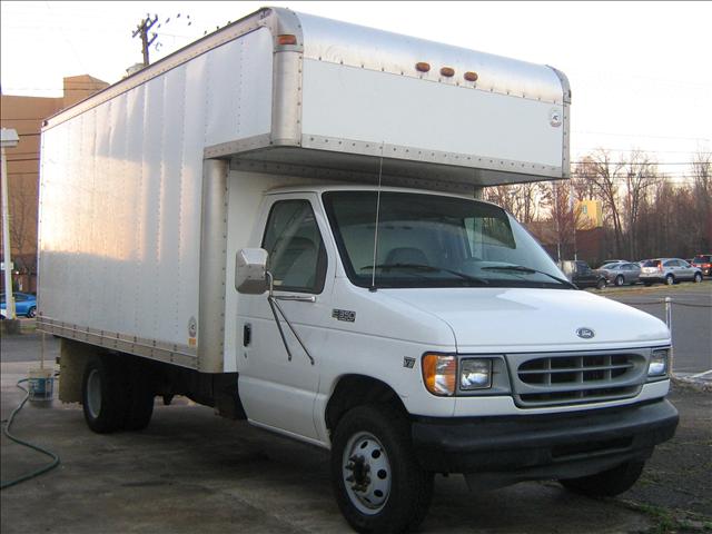 Ford Econoline 2002 photo 2