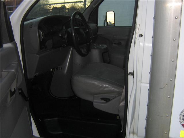 Ford Econoline 2002 photo 1