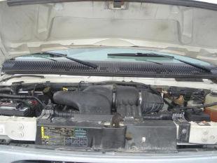 Ford Econoline 2002 photo 2