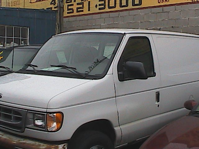 Ford Econoline 2002 photo 2