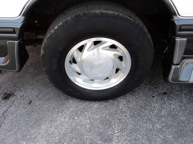 Ford Econoline 2002 photo 2