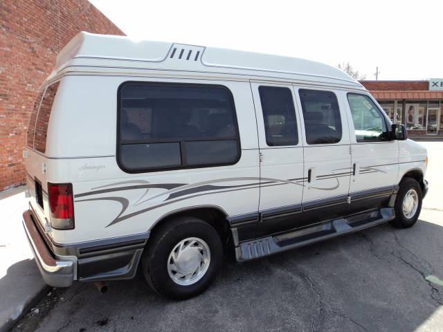 Ford Econoline 2002 photo 3